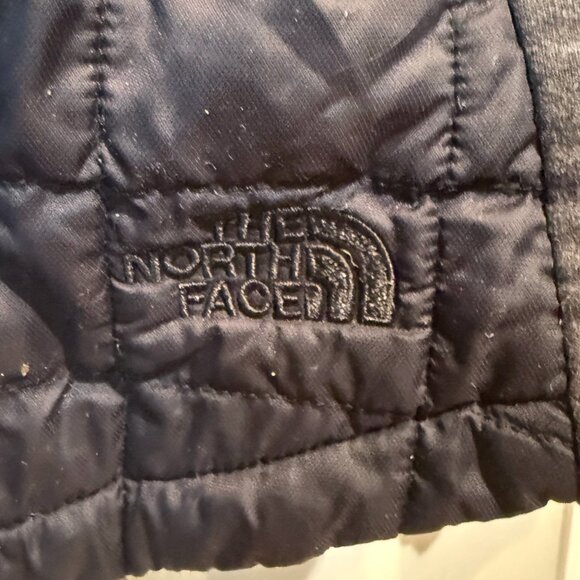North Face Endeavor Thermoball Jacket Womens Size Small Hooded Quilted Full Zip - Picture 2 of 11